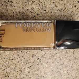 Dior forever skin glow foundation. Shade: 3N